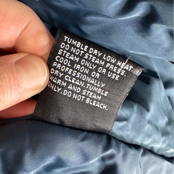 Women’s red L.L. Bean winter coat, size medium - Picture 6 of 11